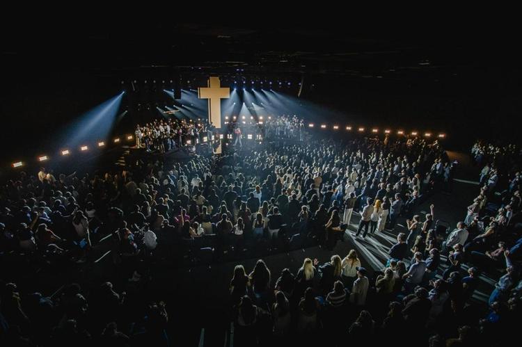 Julliany Souza divide cena com Gabriela Rocha, Nívea Soares e Diante do Trono em novo audiovisual