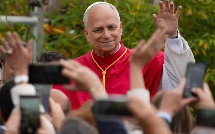 Il Papa a Pompei nell'anniversario di pontificato: "Basta guerre, non possiamo rassegnarci alle immagini di morte"