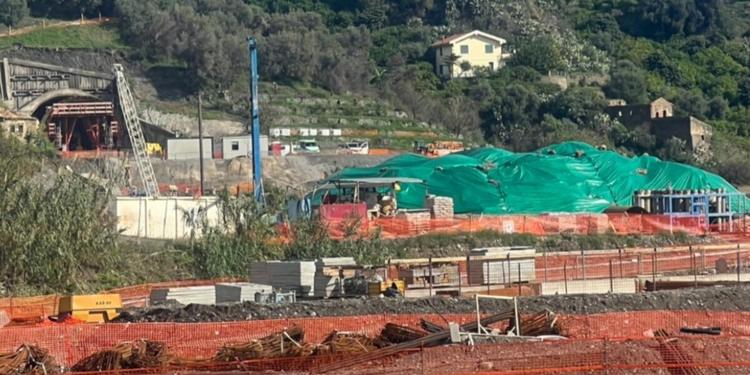 Frenata sui cantieri ferroviari Messina-Catania, in cassa integrazione  242 operai