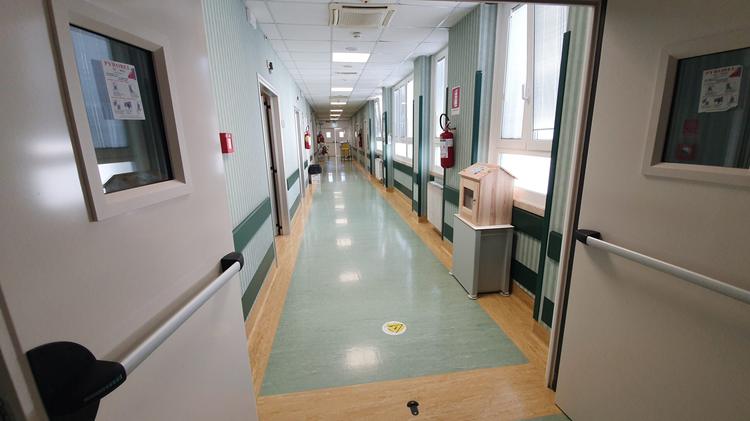 Adesca donne fingendosi ginecologo, rinviato a giudizio 44enne residente a Matera