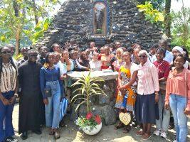 Cameroun. A Bamenda l’attesa notturna del Papa. Si spera in parole di riconciliazione