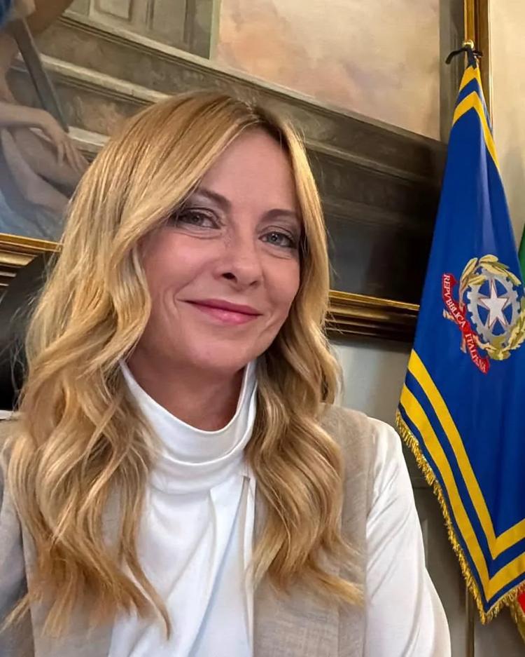 Scuola, Meloni: “Tetto del 30% e stop a burqa e niqab per integrare davvero”