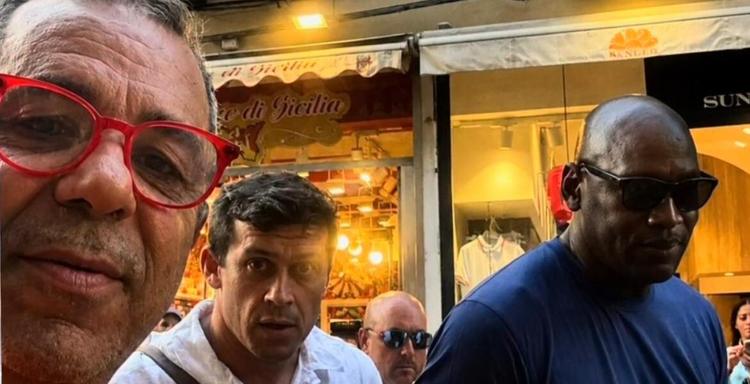 Michael Jordan rispunta a Taormina: passeggiata tra le vie del centro per il Goat del basket