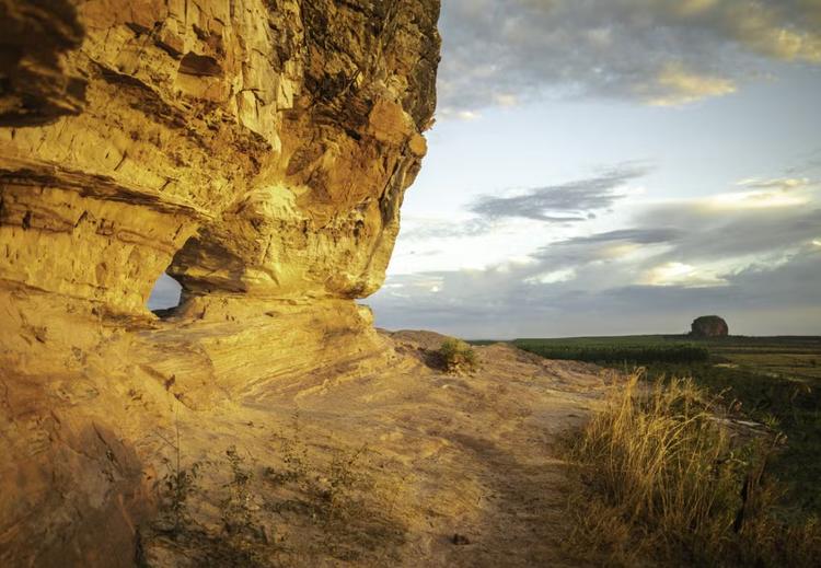 Entenda fenômeno que 'furou' pedra e criou ponto turístico famoso no Jalapão
