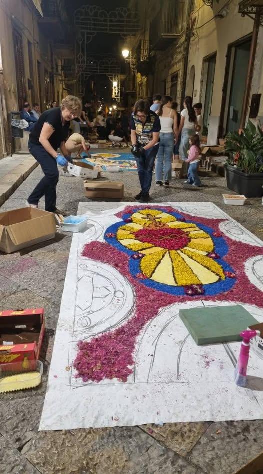 L' INFIORATA    Come ogni anno, nella festività del Corpus Domini si ripete, con successo,   l'Infiorata.   L'evento ha...
