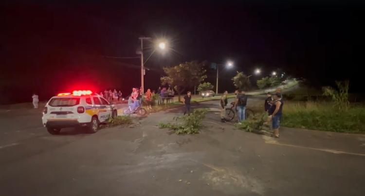 Pedestre morre após ser atropelado por dois carros em Uberlândia e motoristas fogem sem prestar socorro