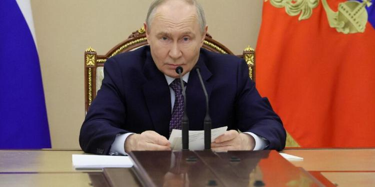 Putin chiama Trump: "Dare una chance ai negoziati con l'Iran".  Lo zar apre a una tregua con Kiev