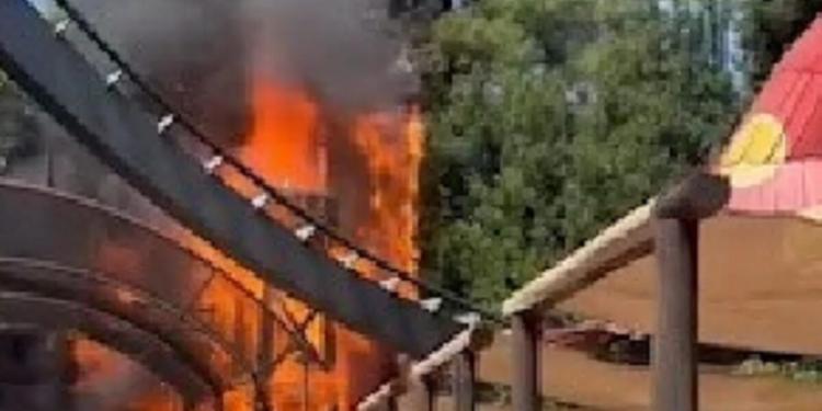 Incendio a Gardaland, fiamme in un'attrazione in legno: nessun ferito. Il parco sempre aperto