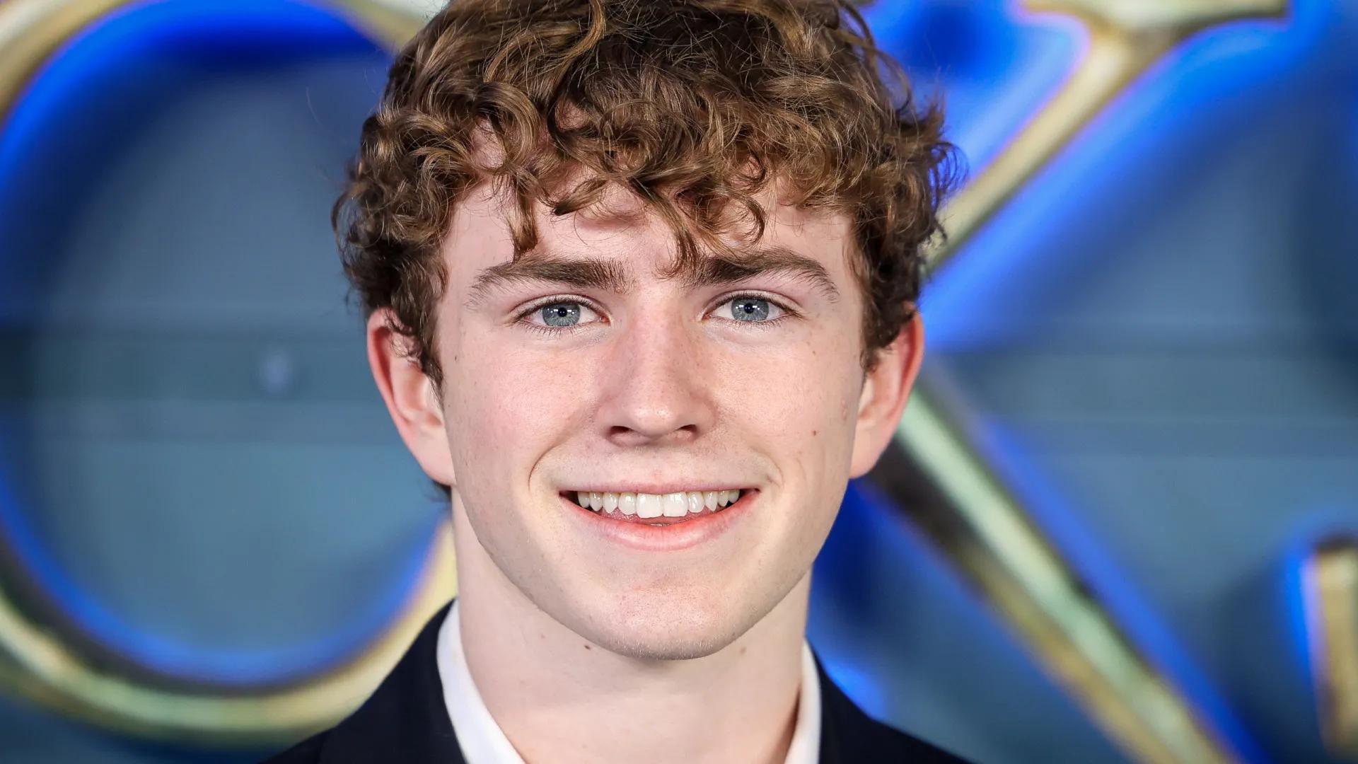 Ator de 'Percy Jackson' desiste de formatura após fãs ameaçarem colegas de morte