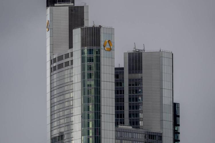 Commerz bussa alla BaFin per difendersi da Unicredit