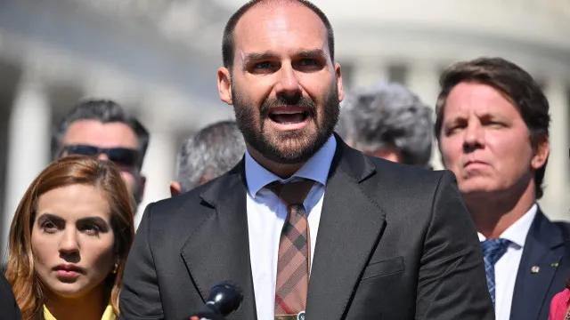 STF condena Eduardo Bolsonaro pelo crime de coação por atuação nos EUA
