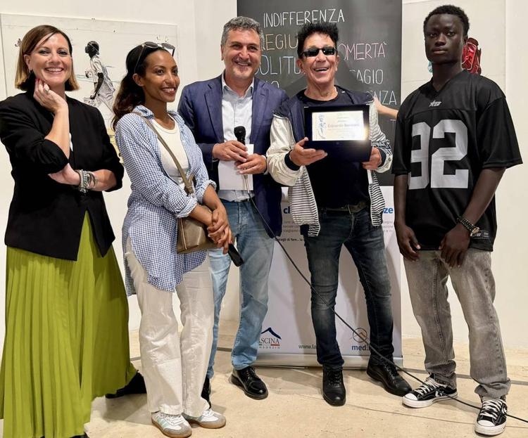 Giornata Mondiale del rifugiato: premiato Edoardo Bennato per il valore sociale della sua mostra “In cammino…”