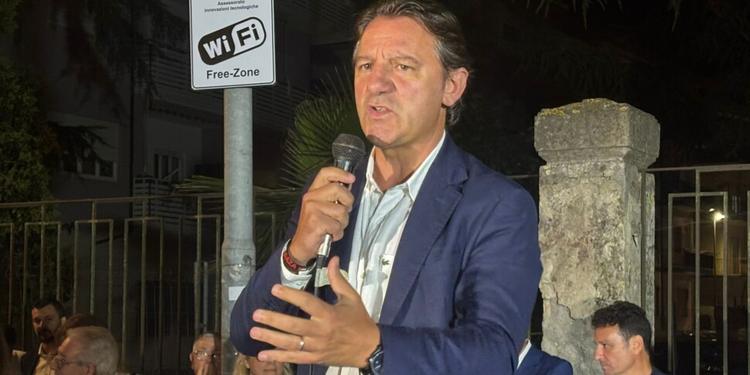 Jovanotti in Calabria, Tridico apprezza ma... bacchetta: «La Regione non si governa a colpi di like»