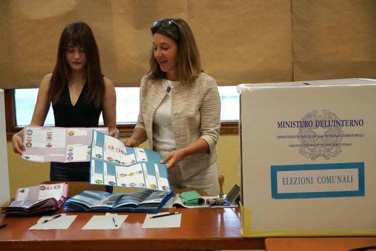 Ballottaggi, Lecco, Arezzo e Macerata al centrodestra. Chieti, Trani e Agrigento al centrosinistra. Meloni esulta: "Confermata la nostra forza"