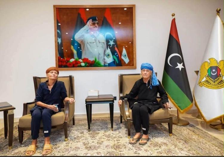 Haftar met en scène la libération à Benghazi de deux otages enlevées au Niger