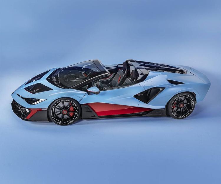 Fenomeno Roadster, la open-top Lamborghini  più potente e veloce di sempre