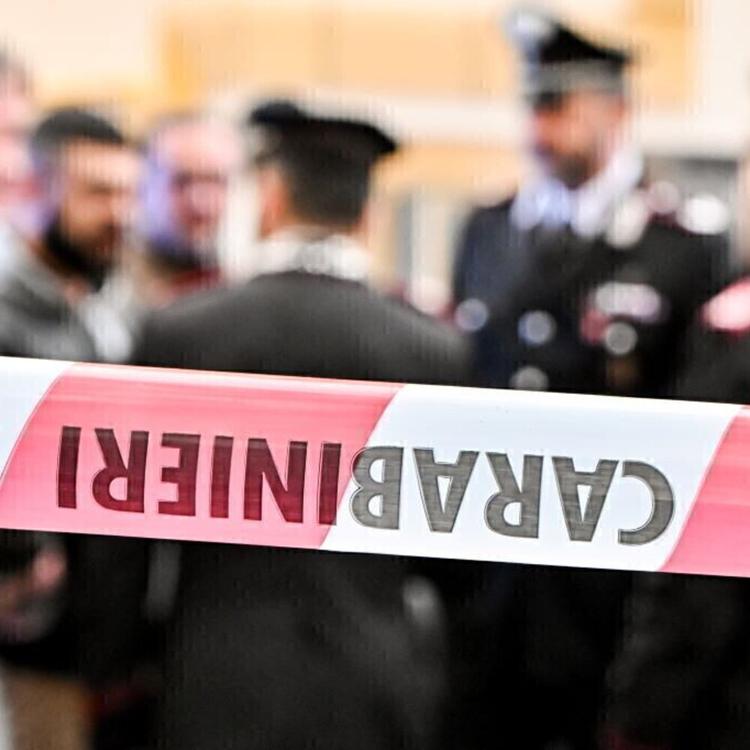 Civitanova, 62enne ucciso in casa. La fidanzata confessa: "Mi sono difesa"
