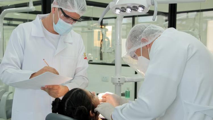 Estudantes e professores da Odontologia UNIFAE conquistam bolsas pesquisa Fapesp