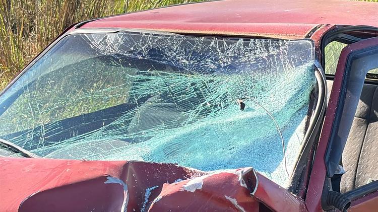 Acidente entre carro e motocicleta deixa uma pessoa morta e duas feridas em rodovia de Piracicaba