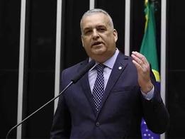 Dino manda PF investigar 'emendas pix' após relatório do TCU; repasse de Alfredo Gaspar está na lista