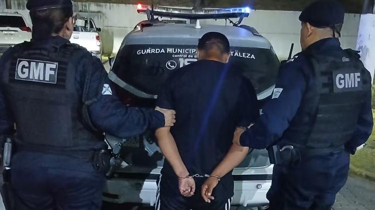 Homem é preso após exibir órgão sexual para mulher em ônibus em Fortaleza