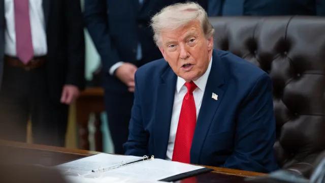 Trump promete responder "com muita força" aos novos ataques do Irã