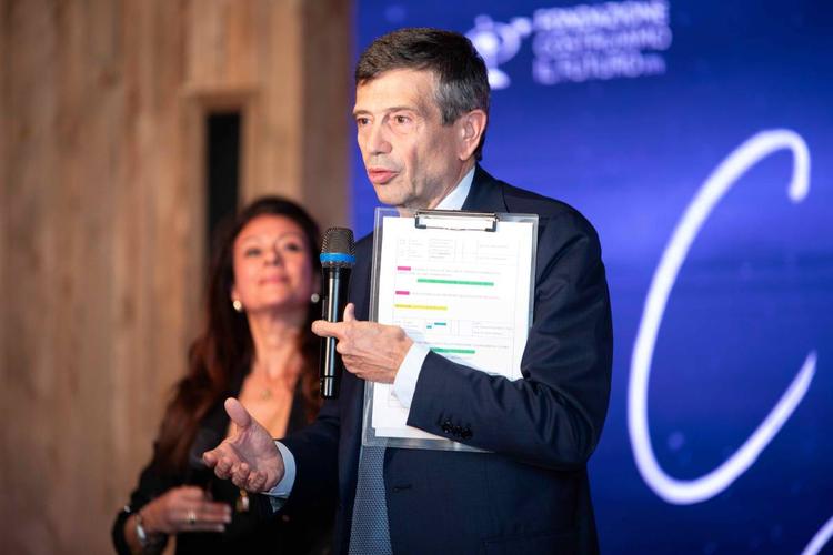 La linea di Formigoni:  "Il centrodestra unito e senza Vannacci"