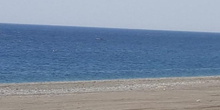 Tragedia in spiaggia, 55enne esce dall’acqua e si accascia sulla sabbia: inutili i soccorsi a Montalto di Castro
