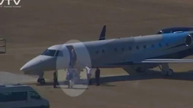 Vídeo de 2025 mostra Moraes saindo de jatinho de Vorcaro, diz jornal