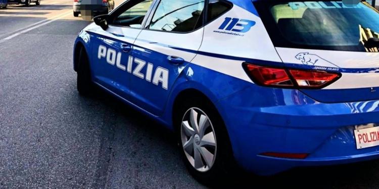 «Voglio parlare con Mattarella»: allarme bomba in sei centri commerciali del Milanese, evacuate le strutture