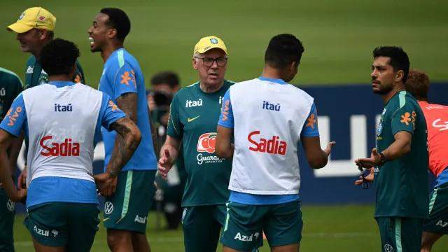Ancelotti testa time e indica escalação do Brasil para a estreia