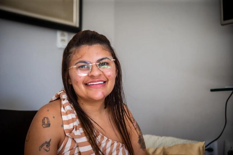 Ana Clara busca recuperar movimentos das mãos atacadas em tentativa de feminicídio e traça novos planos um mês após alta