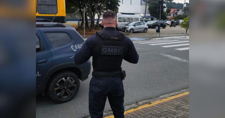 Operação BC+Segura no Bairro dos Estados remove seis veículos e recolhe três carros abandonados