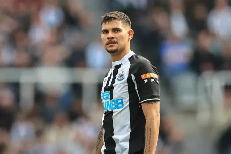 Arsenal make first official offer for Bruno Guimaraes after direct talks with Newcastle United