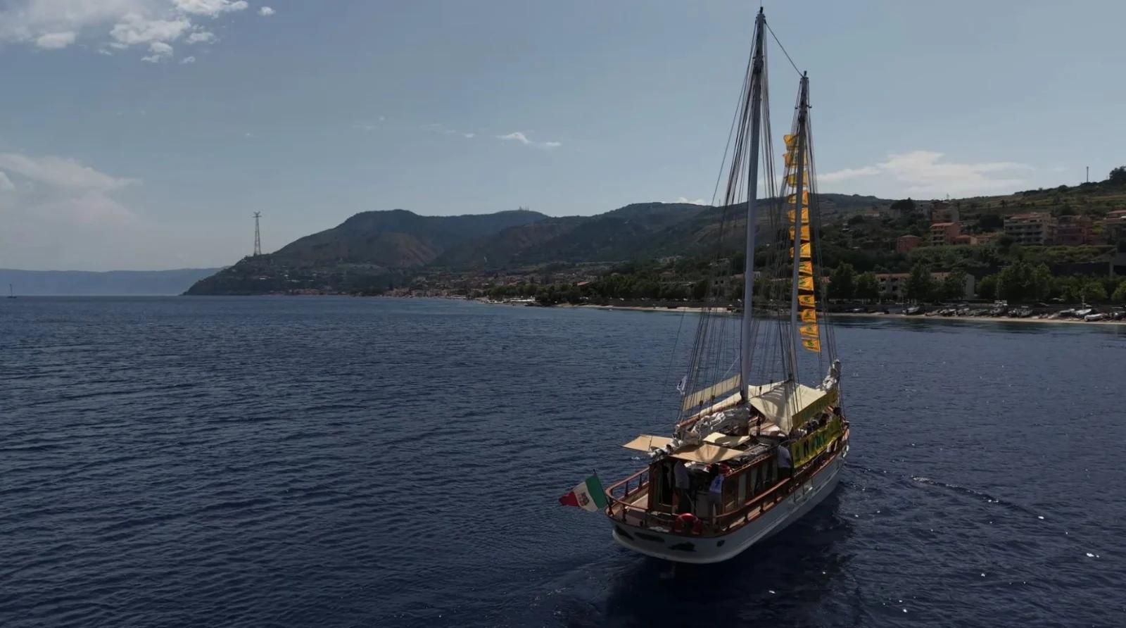 Mare salernitano dai due volti: promosso da Arpac ma bocciato da Legambiente. Ecco perché