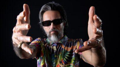 Lúcio Maia fala sobre seu novo álbum homônimo: ‘Psicodelia é uma dissidência psicotrópica do surrealismo e do dadaísmo’