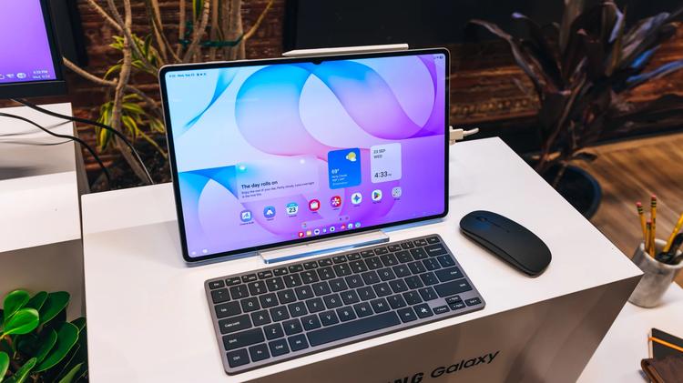 samsung galaxy tab s12 with accessories