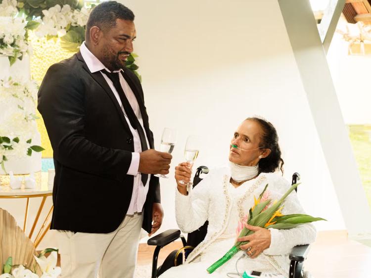 Paciente com câncer que casou em hospital morre uma semana após cerimônia no Acre