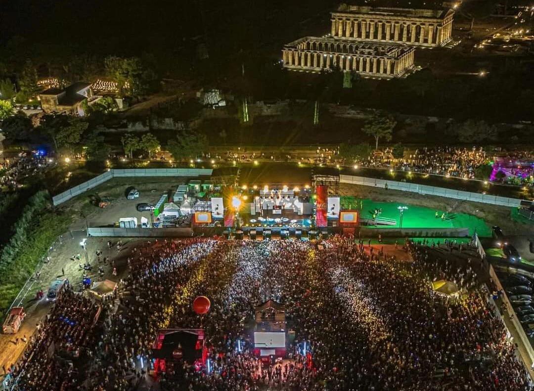 Capaccio Paestum, svelato il cartellone estivo 2026: musica e cultura nell’Arena dei Templi