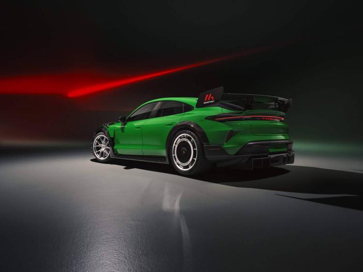 Pirelli e Porsche, l’elettrica dei record scende sotto i sette minuti al Nürburgring