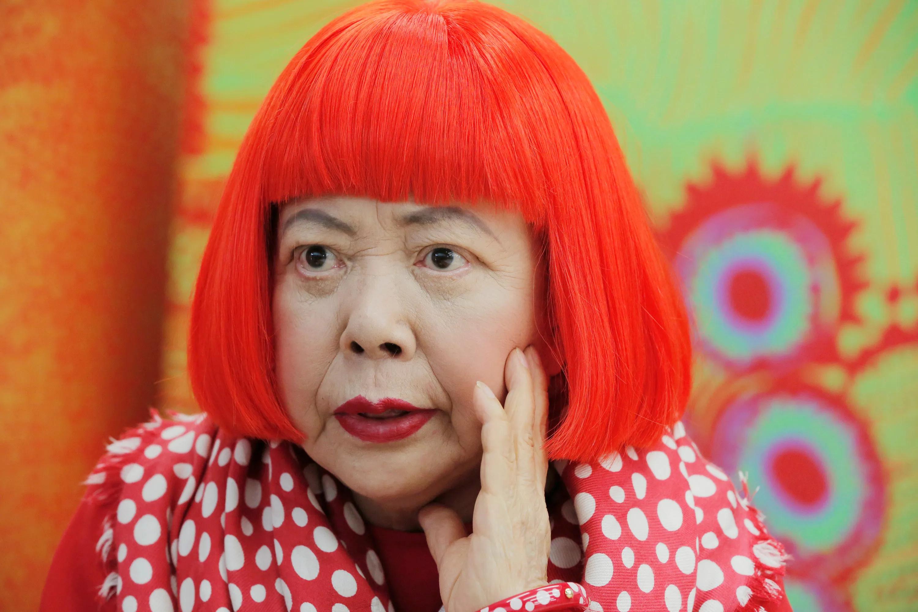 Yayoi Kusama, quien inundó con lunares el mundo del arte, fallece a los 97 años