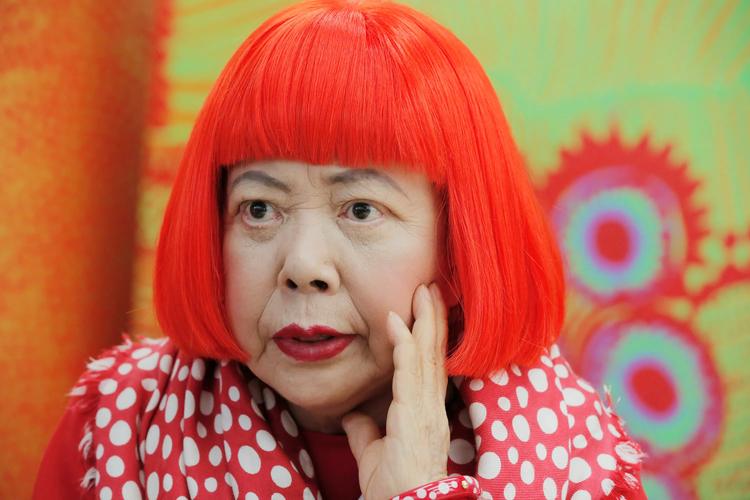 Yayoi Kusama, quien inundó con lunares el mundo del arte, fallece a los 97 años
