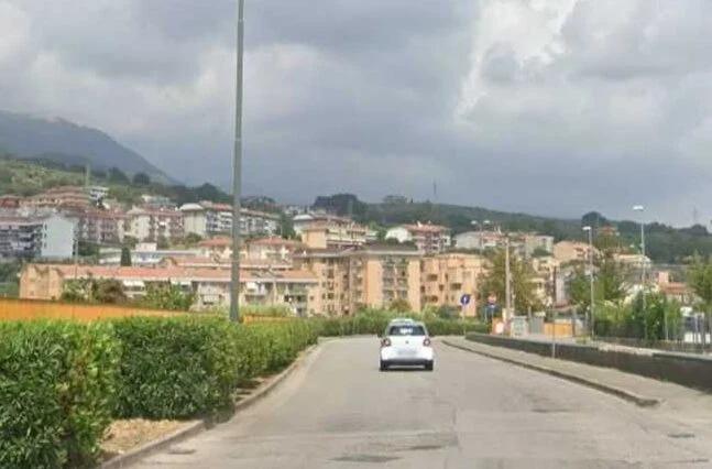 Eboli, spari a salve nel rione Pescara durante una lite: panico per in via Luigi Sturzo