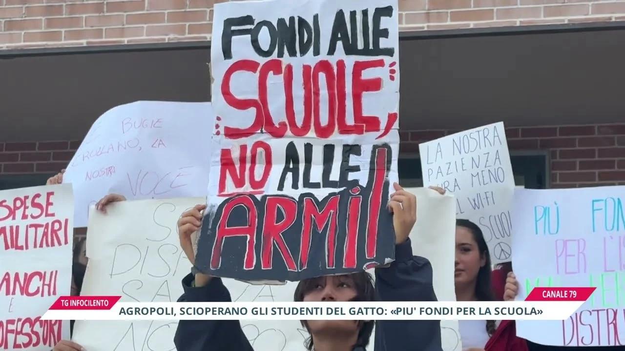 Agropoli: gli studenti del “Gatto” in piazza per protestare contro il carovita e la carenza di fondi per la scuola