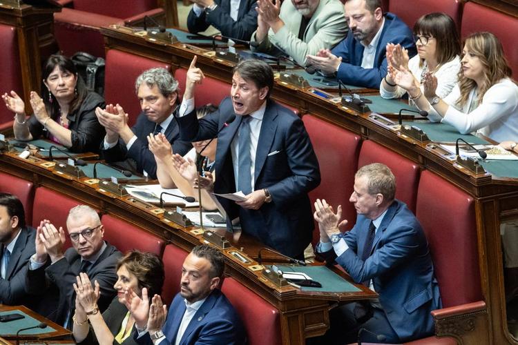 Conte non arretra: primarie contro Schlein