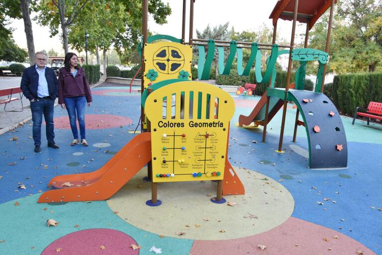 La concejalía de Urbanismo sigue mejorando los parques infantiles de la ciudad