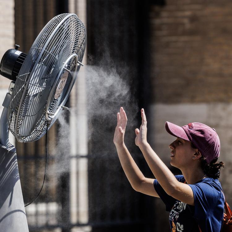 L'allarme di Legambiente: città bollenti già da giugno. A Roma l'asfalto raggiunge i 63 gradi