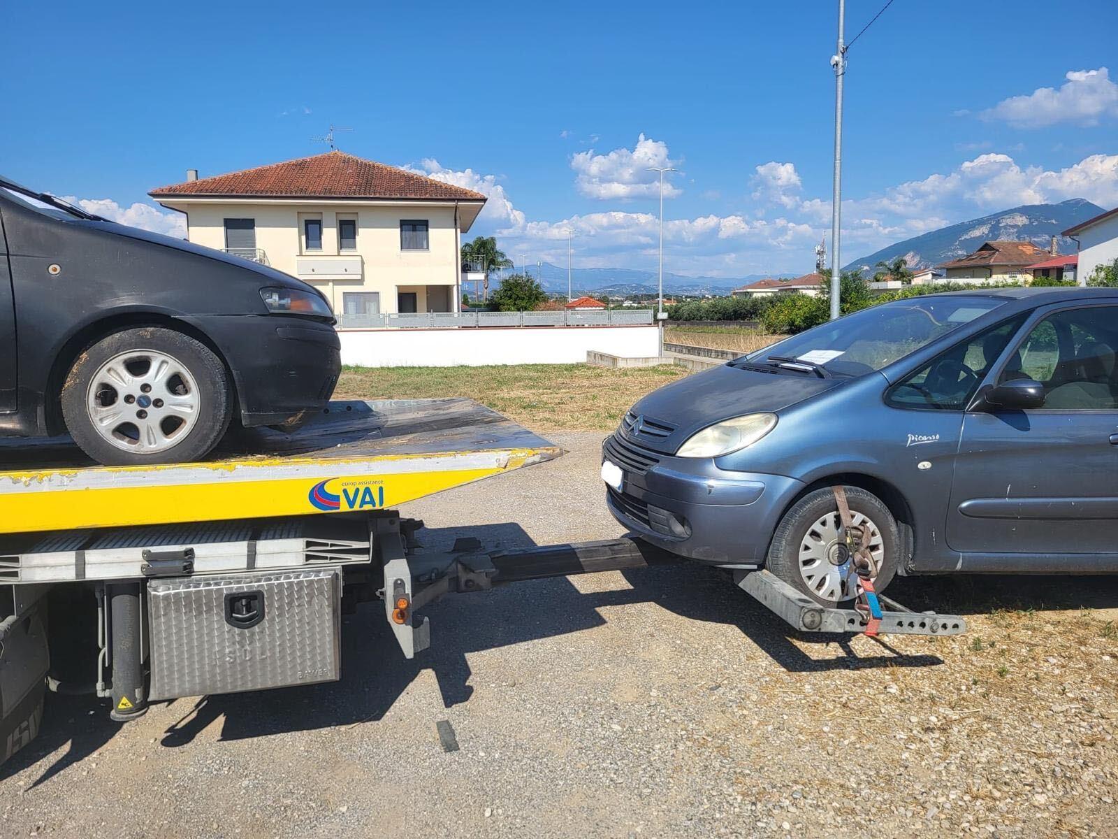 Sicurezza a Capaccio Paestum: auto senza assicurazione sequestrate e rimosse alla Laura
