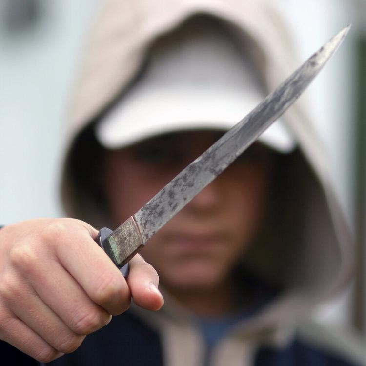 Accoltella l'ex compagna davanti al figlio, in manette un 30enne marocchino nel Bergamasco