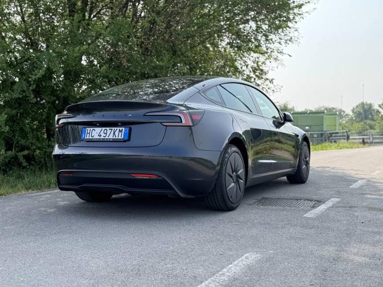 Model 3 RWD 2026: guarda le foto 10